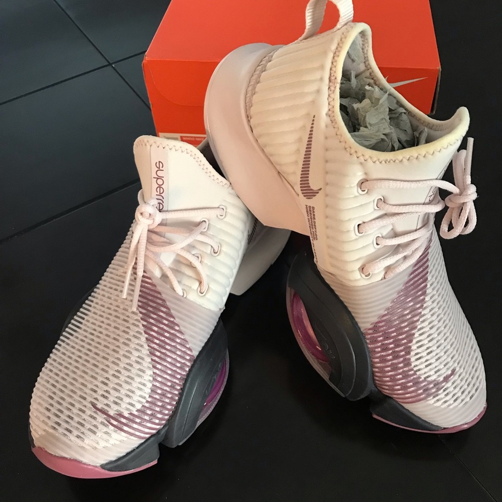 Nike Air Zoom Superrep women’s training runner colour barley rose